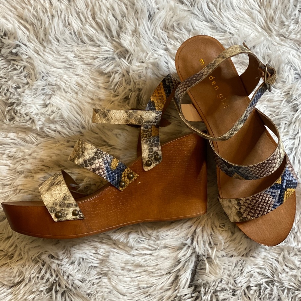MADDEN GIRL SNAKE PRINT SANDALS SZ 8